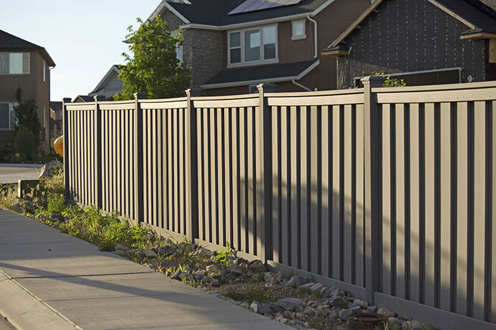 fence_painting_staining
